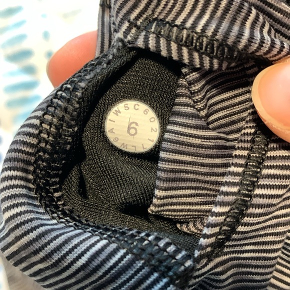 Lululemon Wunder Under Hi-Rise 1/2 Tight 17” - Picture 3 of 3